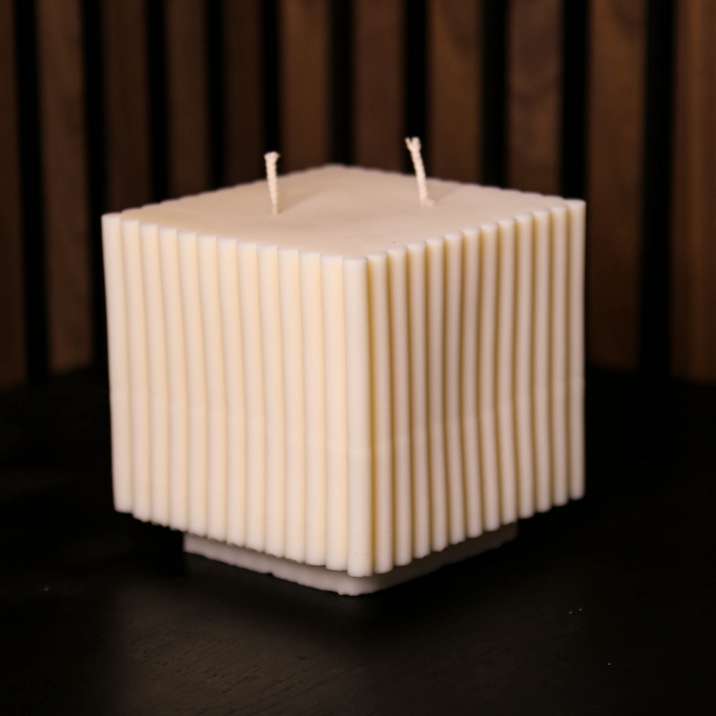 Ribbed cube kaars